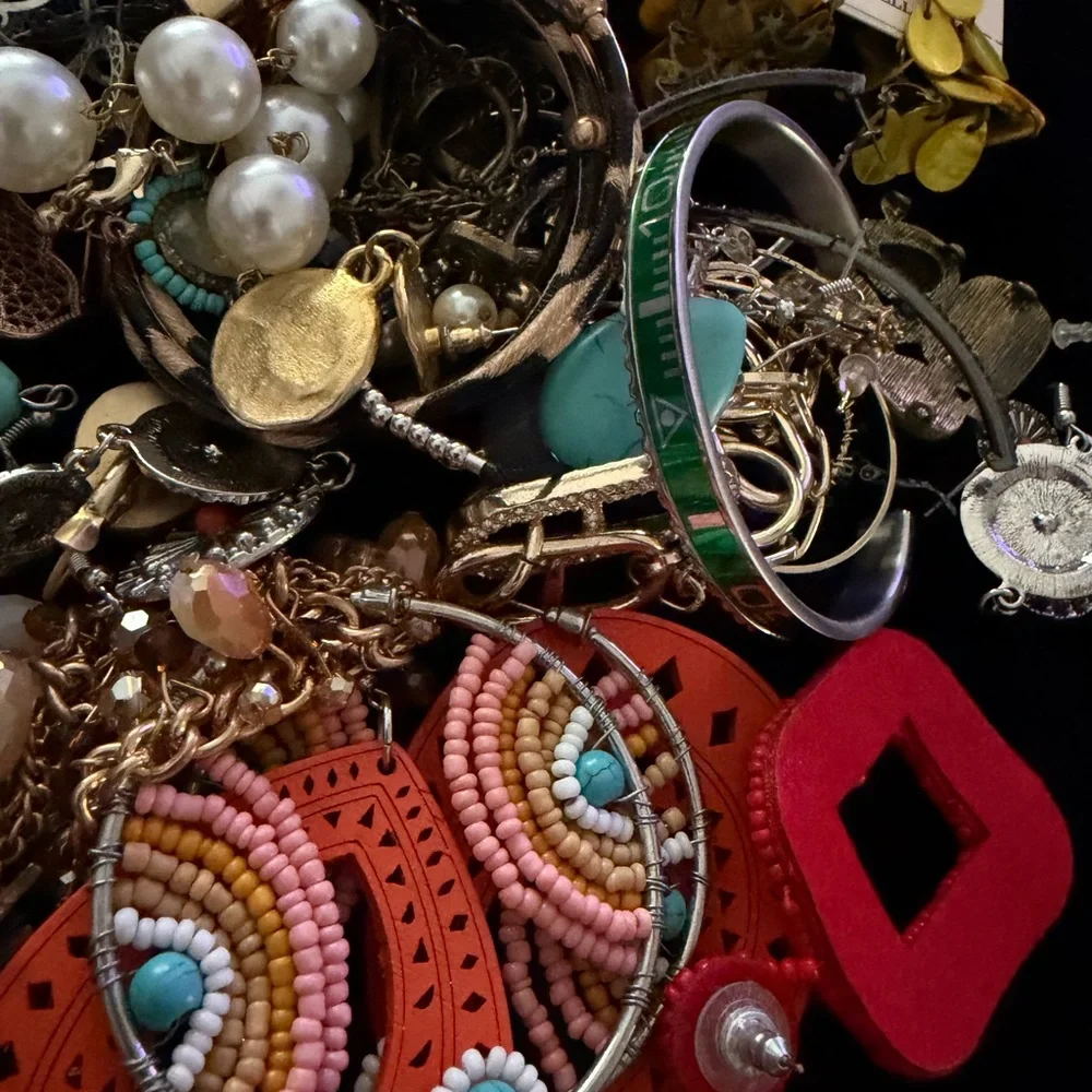 Huge lot reseller!   Women's Jewelry - Picture 2 of 5